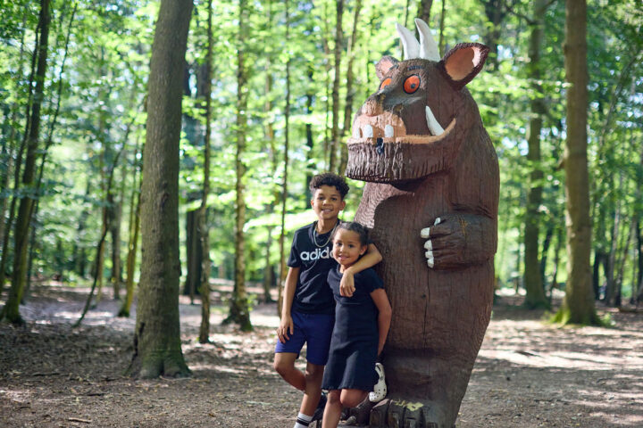 Children standing with The Gruffalo Wooden Sculpture