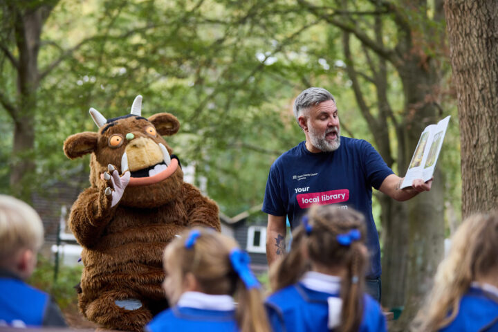 Essex Library Service Community Connector and Storyteller Tony Lee launches the competition with Kelvedon Hatch Community Primary School
