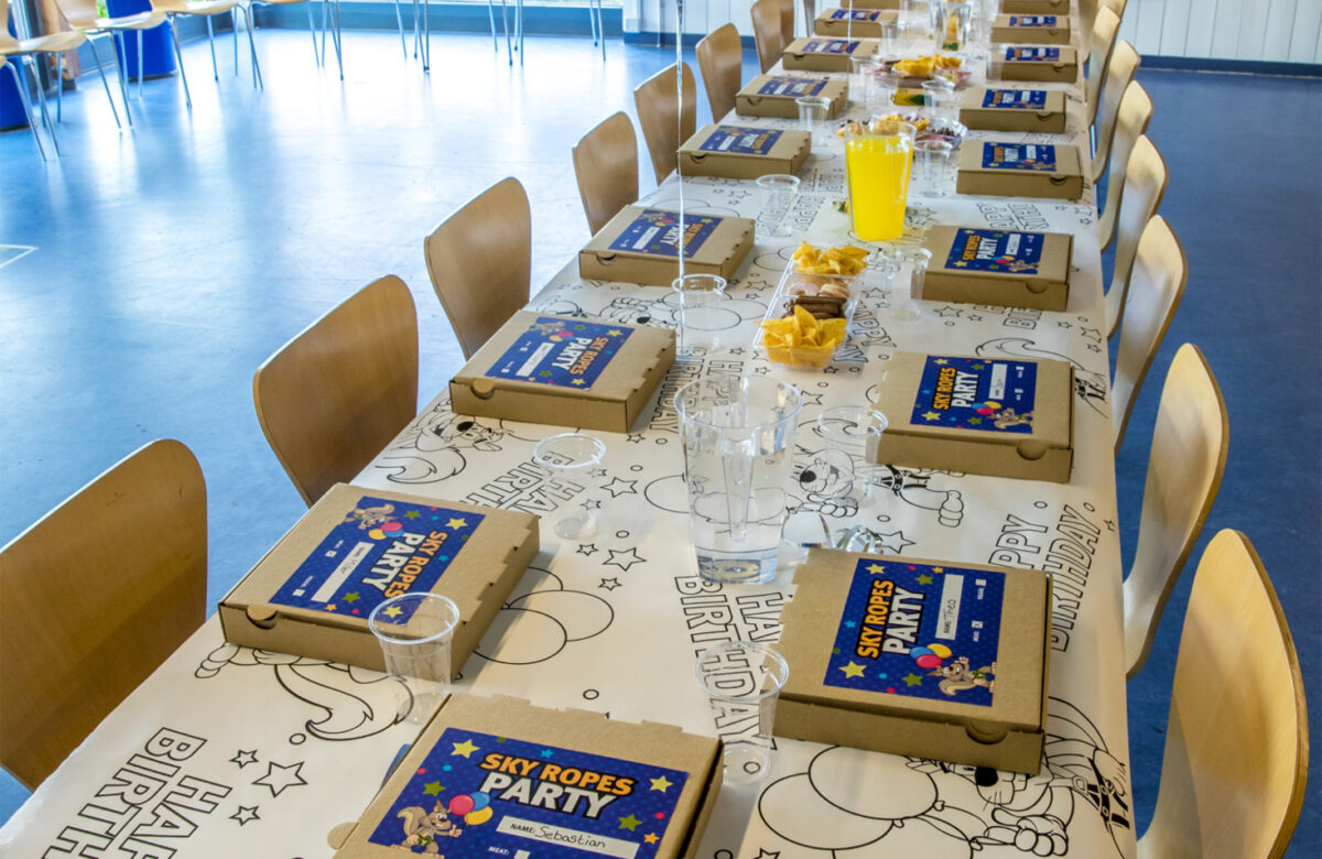 A table ready for a birthday party