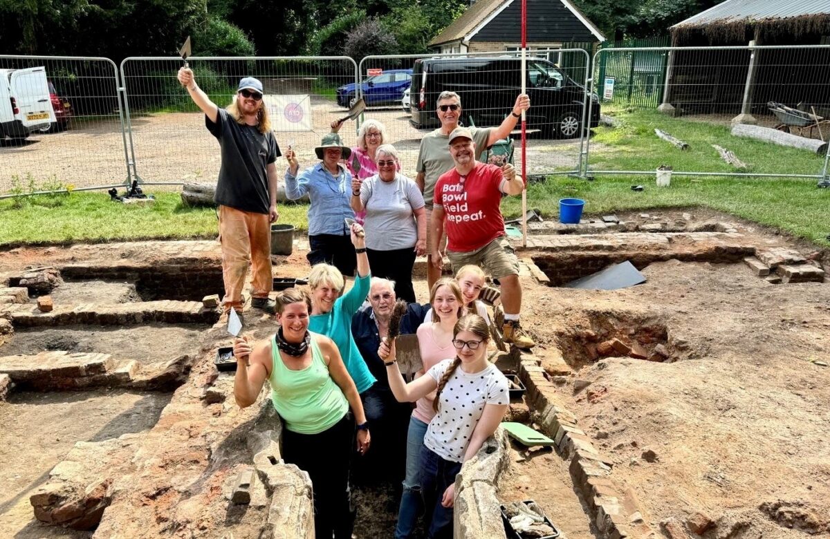 Weald Dig volunteers